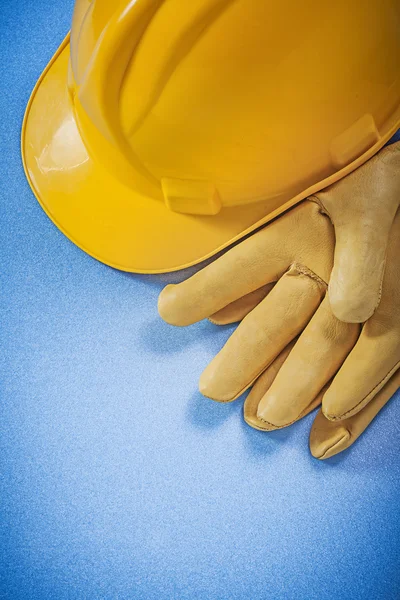 Building helmet and leather safety gloves — Stock Photo, Image