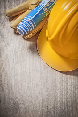 Bina kask ve deri koruyucu eldivenler