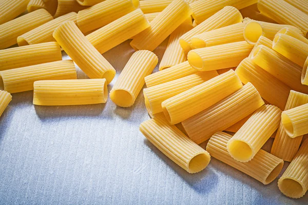 Heap of uncooked macaroni — Stock Photo, Image