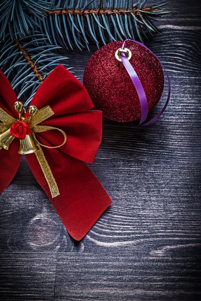 Christmas red bow and ball — Stock Photo, Image