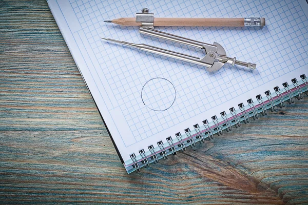 Skład rocznika rozdzielacz ołówek rezerwowym na Deska drewniana c — Zdjęcie stockowe