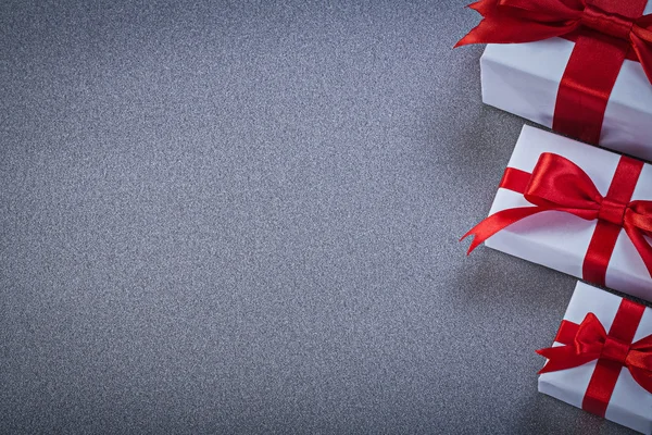 Beyaz hediye kutuları ile hediye — Stok fotoğraf