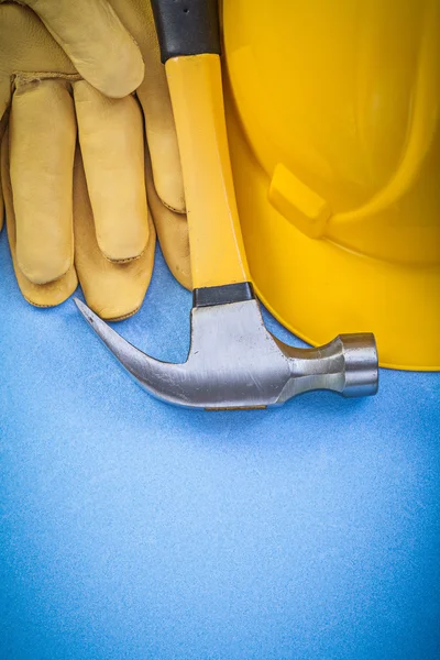 Klauenhammer und Schutzhandschuhe — Stockfoto