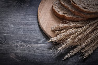 dilimlenmiş somun ekmek  