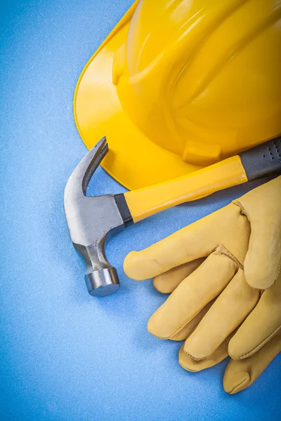 Claw hammer en veiligheidshandschoenen — Stockfoto