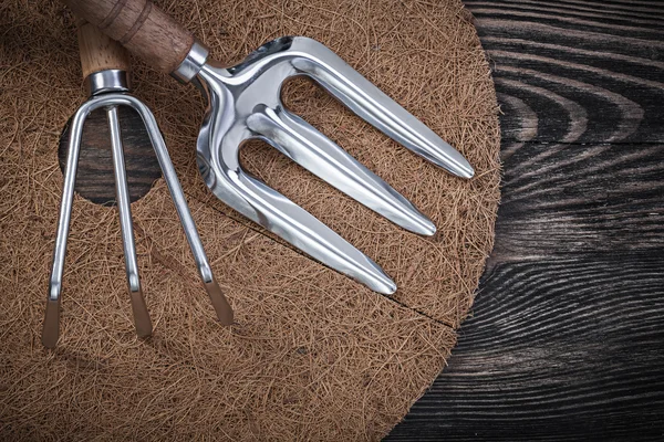 Pala sobre tabla de madera — Foto de Stock