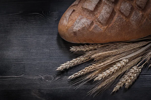 Kahverengi ekmek taze pişmiş — Stok fotoğraf