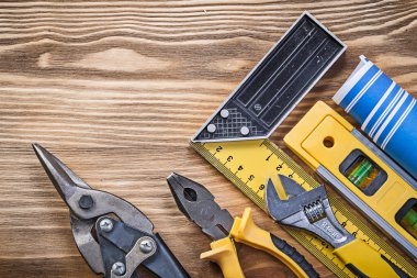 Çizim düzey deneyin kare pense