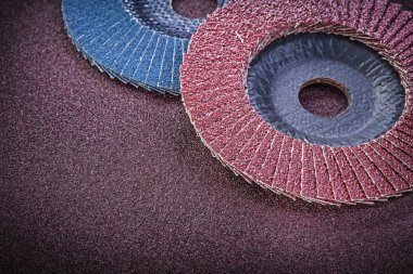 tekerlekleri taşlama flep