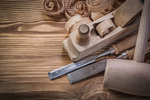 Martillo de terrón en tablero de madera —  Fotos de Stock