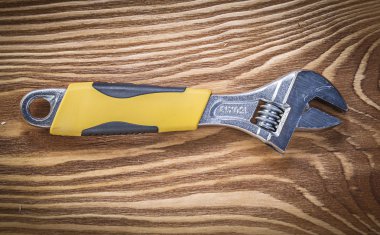 Antika ahşap tahta inşaat kavramı üzerinde ayarlanabilir anahtarı