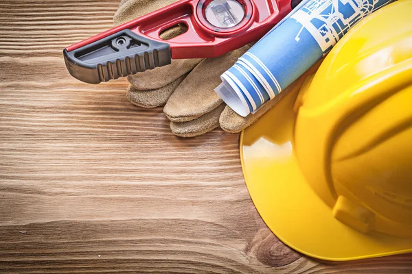 Stavební přilba bezpečnostní rukavice stavební úrovni modré modrotisk — Stock fotografie