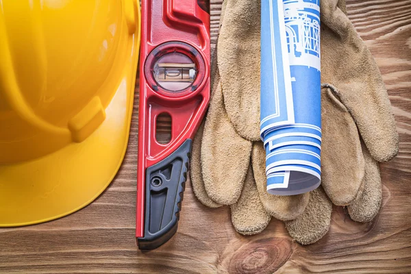 Hard hat veiligheid handschoenen bouw niveau blauwe engineering drawi — Stockfoto