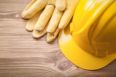 Ahşap tahta inşaat c sarı kask koruyucu eldivenler