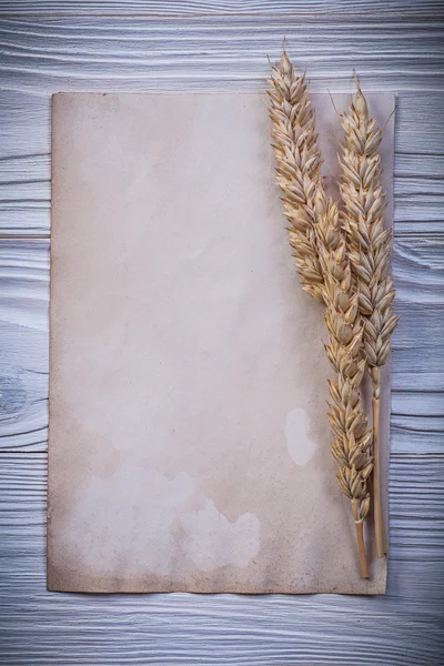 Vintage paper wheat rye ears on wooden board — Stock Photo, Image