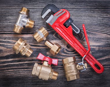 Ayarlanabilir boru anahtarı pirinç parçaları topluluğu su vanası 