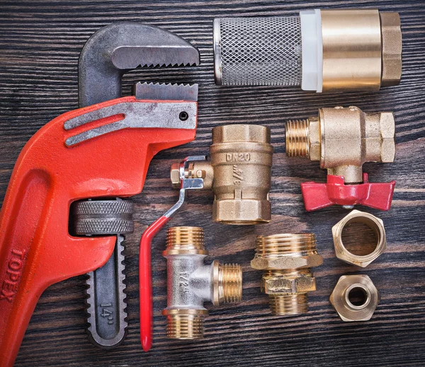 Pipe wrench check valve with strainer filter brass connectors on — Stock Photo, Image