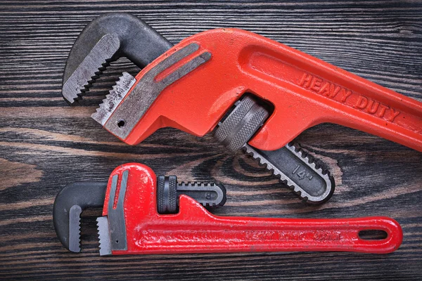 Pipe wrenches on wooden board horizontal view plumbing concept — Stock Photo, Image