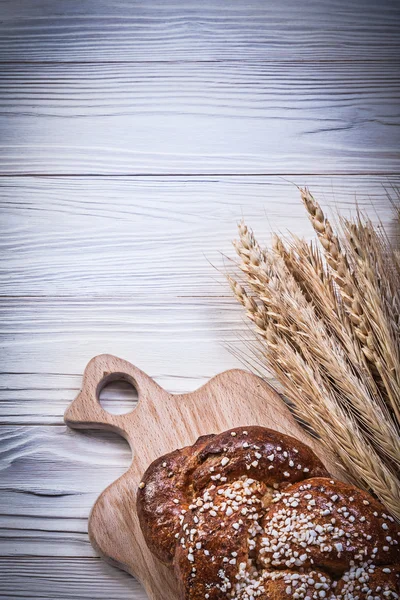 Oyma Pano buğday çavdar kulakları ekmek sopa ahşap arka demet — Stok fotoğraf