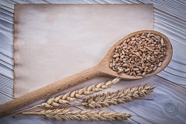 Golden wheat rye ears grain wooden spoon clean vintage paper she — Stock Photo, Image