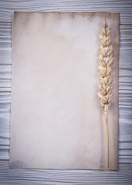 Wheat ear vintage paper on wooden board top view — Stock Photo, Image