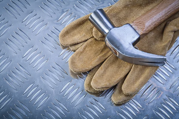 Claw hammer safety gloves on grooved metal plate construction co — Stock Photo, Image