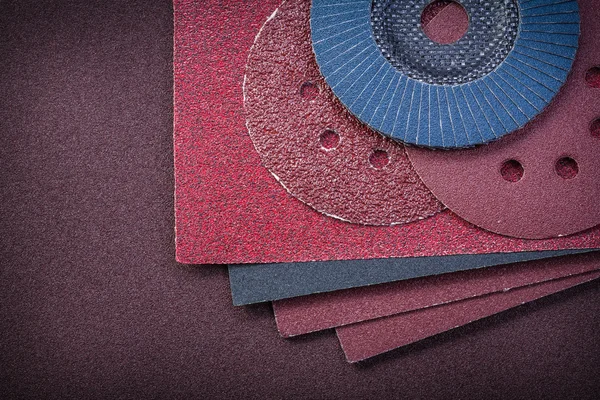 Aşındırıcı donanımları kompozisyonu 