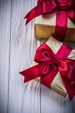 kırmızı kurdele ile giftboxes 