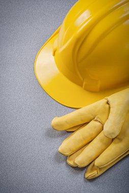 koruyucu eldiven ve bina kask 