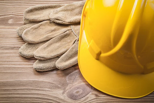 koruyucu eldiven ve bina kask 