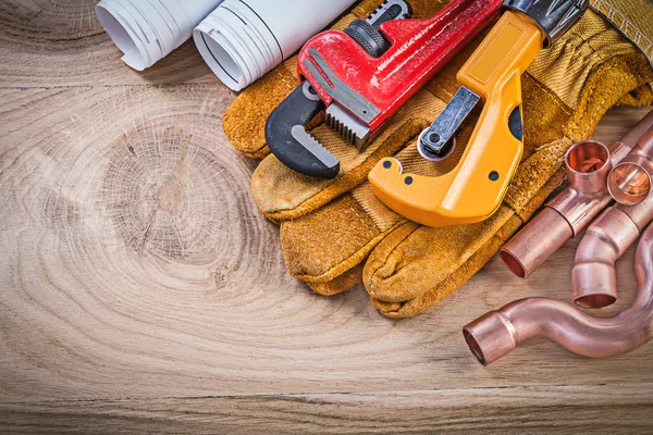 Dibujos de construcción guantes protectores llave inglesa tubo cutte — Foto de Stock