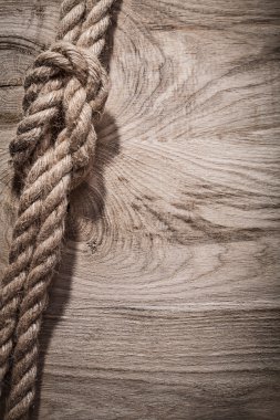 Bükülmüş firma jüt halat bend ahşap tahta üzerinde