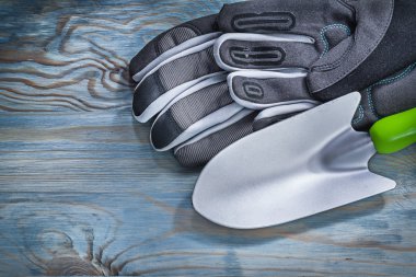 Koruyucu eldiven el küreği