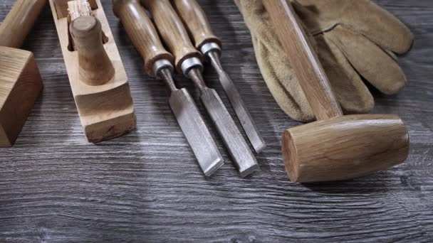 スライダーで撮影された木彫ツールスタジオ撮影の動き — ストック動画