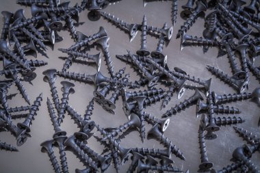 siyah ahşap vidalar