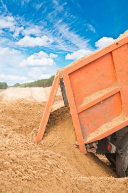 damperli kamyon boşaltma kum