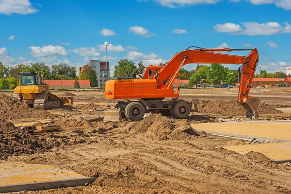 Escavadeira no canteiro de obras — Fotografia de Stock