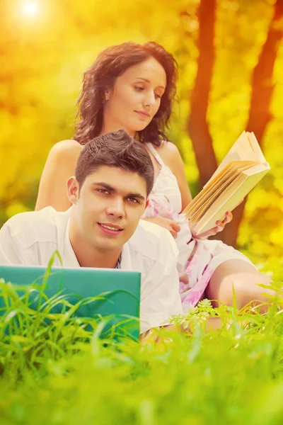 Couple on grass — Stock Photo, Image