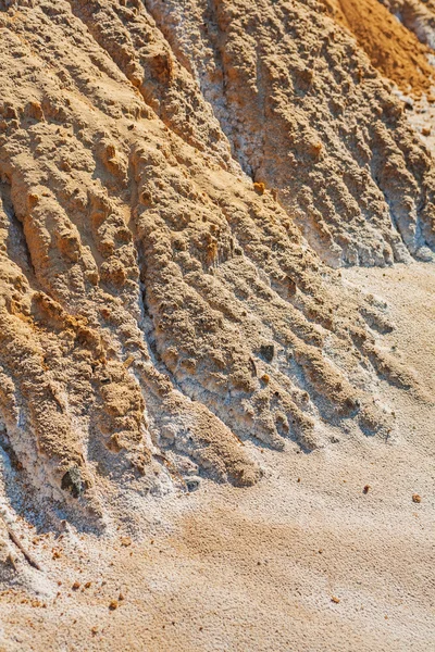 Hromadu písku v podobě úpatí hory — Stock fotografie