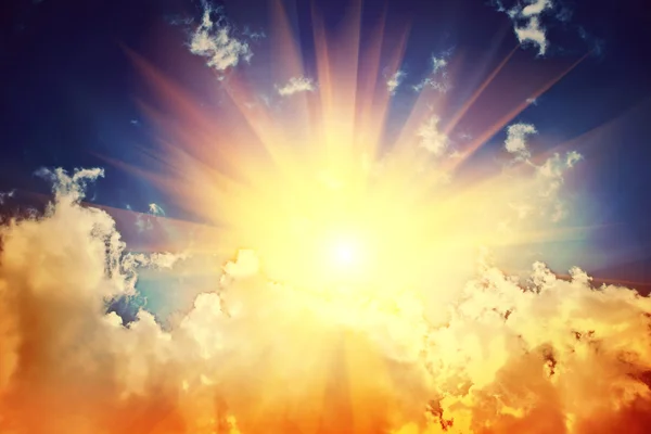 Sonnenstrahl in der Wolke instagram Stil — Stockfoto