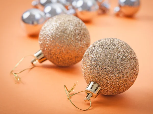 Gouden kerstballen — Stockfoto