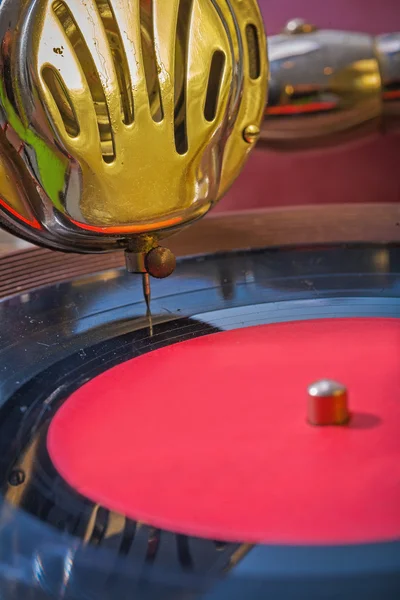 Speaker and vinil disk of gramophone — Stock Photo, Image