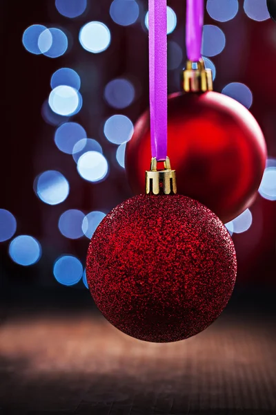 Δύο κόκκινες Χριστουγεννιάτικες μπάλες — Φωτογραφία Αρχείου