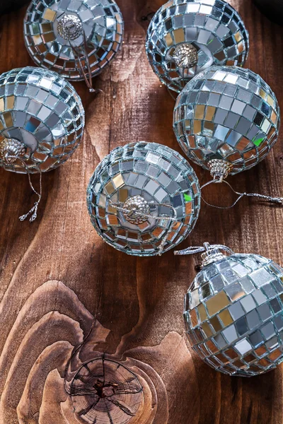 Boules disco sur vieux fond en bois — Photo