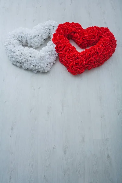 Twee harten is gemaakt van bloemen — Stockfoto