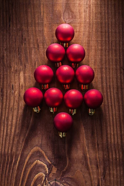 Zusammensetzung der roten Weihnachtskugeln — Stockfoto
