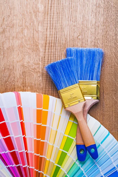 Two paintbrushes on color palette — Stock Photo, Image