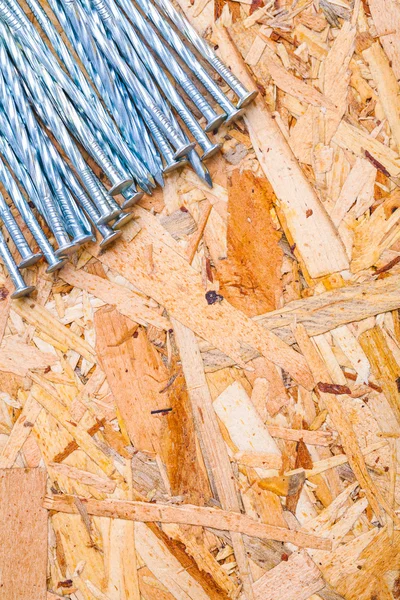 Bunt med naglar på plywood — Stockfoto