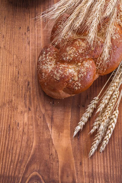 Bread loaf and wheat — Φωτογραφία Αρχείου