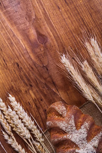 Pan y espigas de trigo —  Fotos de Stock
